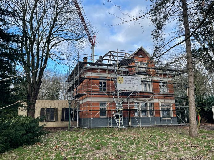 Onder meer in het voormalige woonzorgcentrum Hindeplas in Evergem verhuurde de familie kamers. En dat mocht niet.