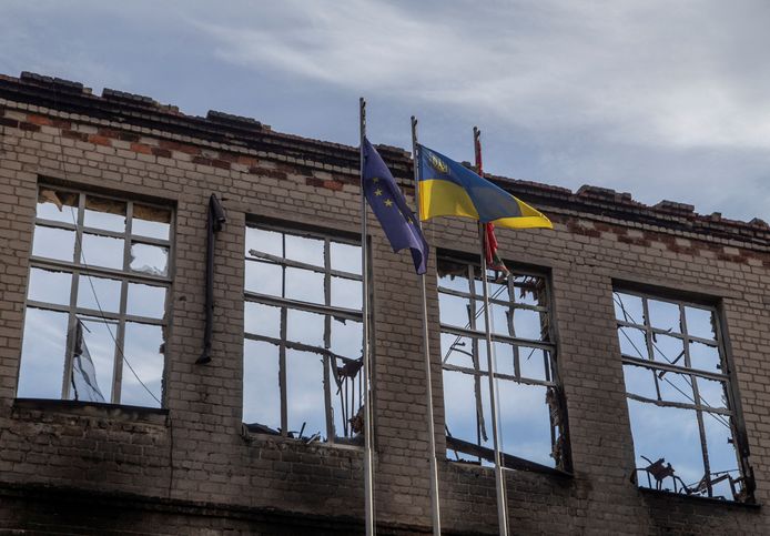De Oekraïense vlag zou niet lang meer wapperen in de ruïnes van Avdiïvka.