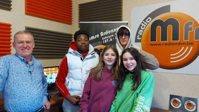 Tweedejaars atheneum Zottegem brengen opendeuravond op de radio