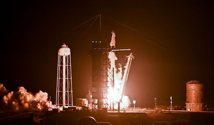 Une fusée de SpaceX décolle pour rejoindre l'ISS, la mission Crew-6 est  lancée | Sciences | 7sur7.be
