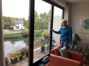 Ted Kempers is oud-wiskundedocent van het Zwijsen College en woont nu in de voormalige school.
