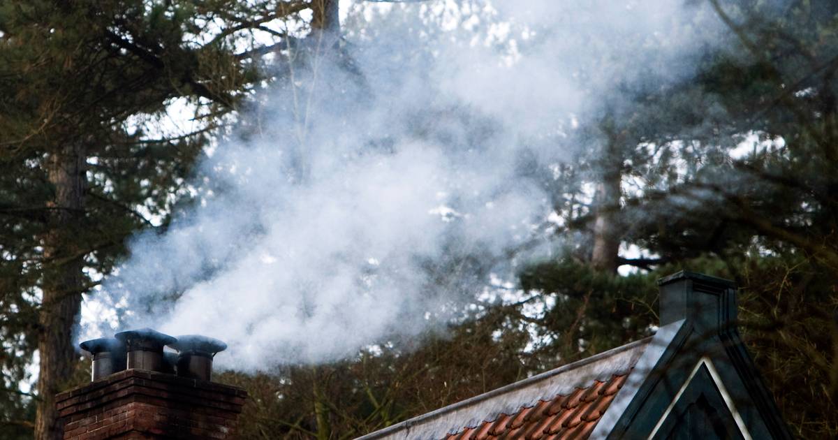 Schoorsteenbrand op Nieuwstraat in Herkingen