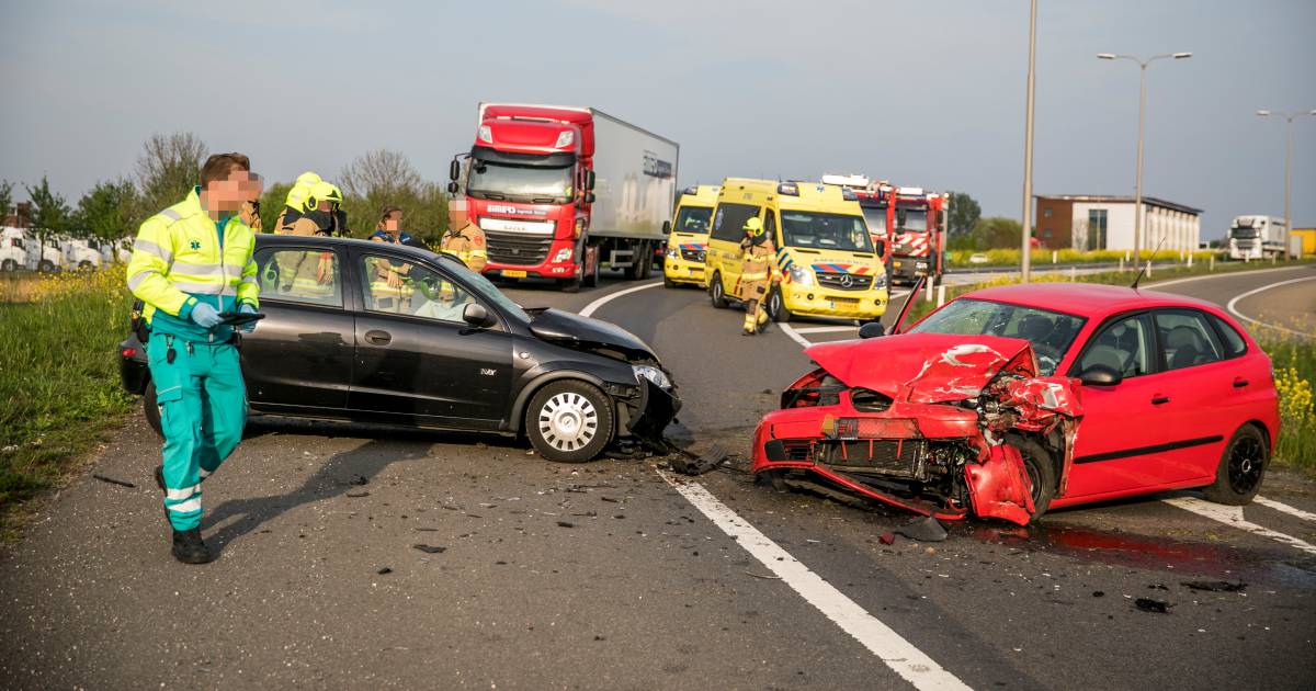 Drie gewonden bij frontale botsing op A12 bij Duiven.