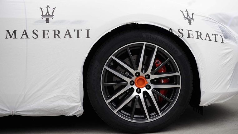 Het logo van Maserati, gezien op een auto in de fabriek van Maserati nabij Turijn Beeld reuters