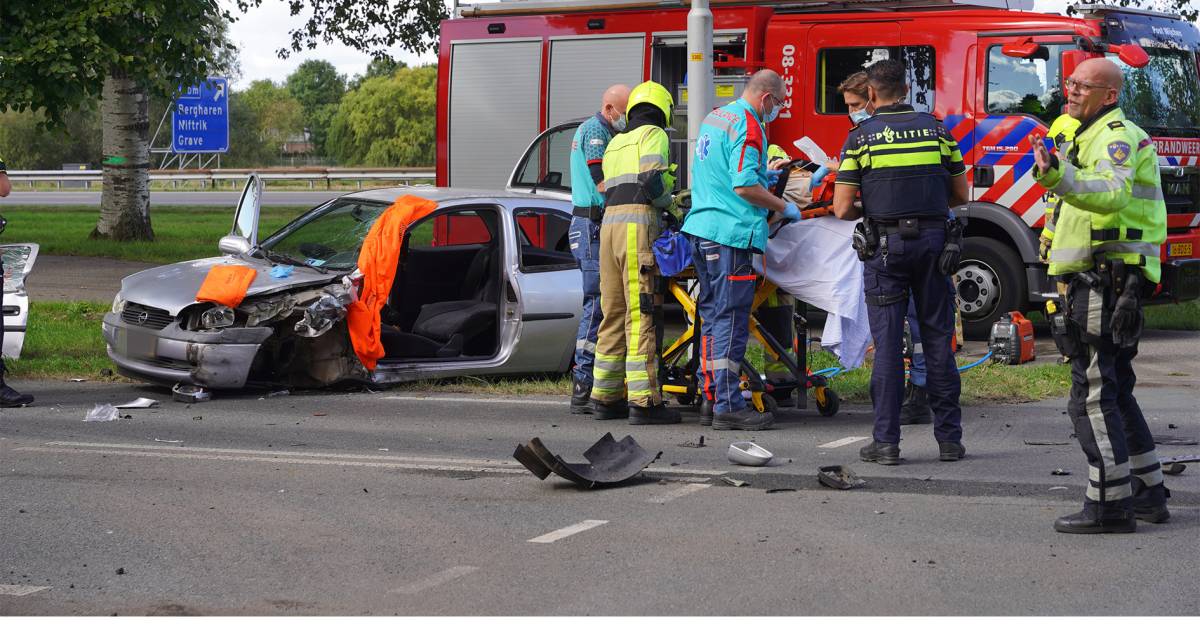 Automobiliste uit haar voertuig bevrijd na ongeval in Wijchen.