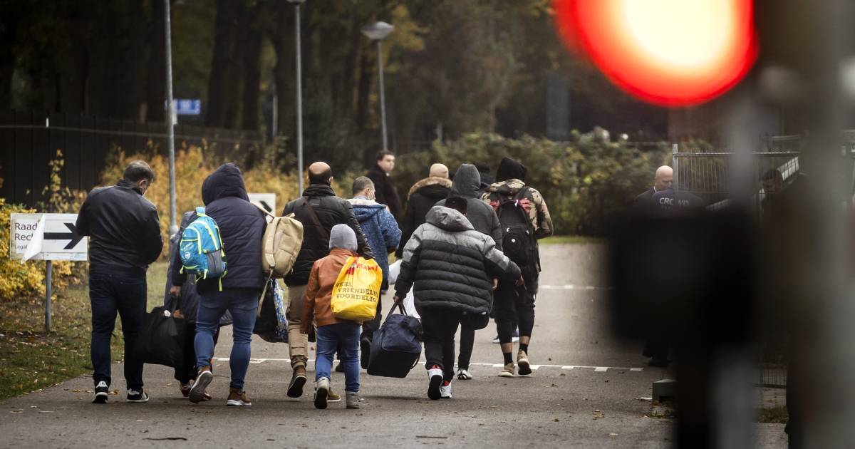 opnieuw-geen-bedden-voor-120-vluchtelingen-in-ter-apel-ze-moeten-op