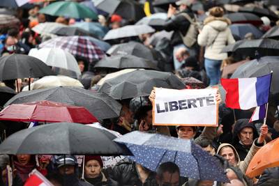 “Macron, on t'emmerde!”: très net rebond des manifestations contre le pass vaccinal en France