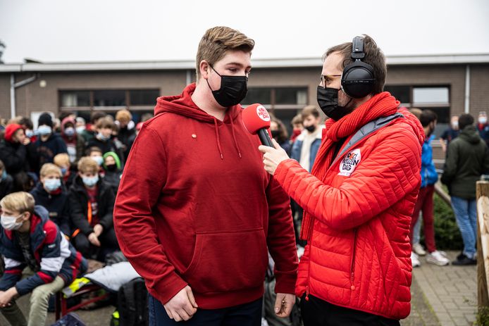 Het VTI in Zandhoven kleurde vandaag helemaal rood: de school zet zich - in het kader van Rode Neuzen Dag - met verschillende activiteiten in voor het welzijn van jongeren, met een bezoek van Qmusic als apotheose.