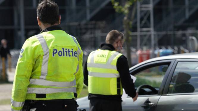 Maand rijverbod en boete voor agente na aanrijding in straat die ze in verboden richting inreed met 2,7 promille in haar bloed