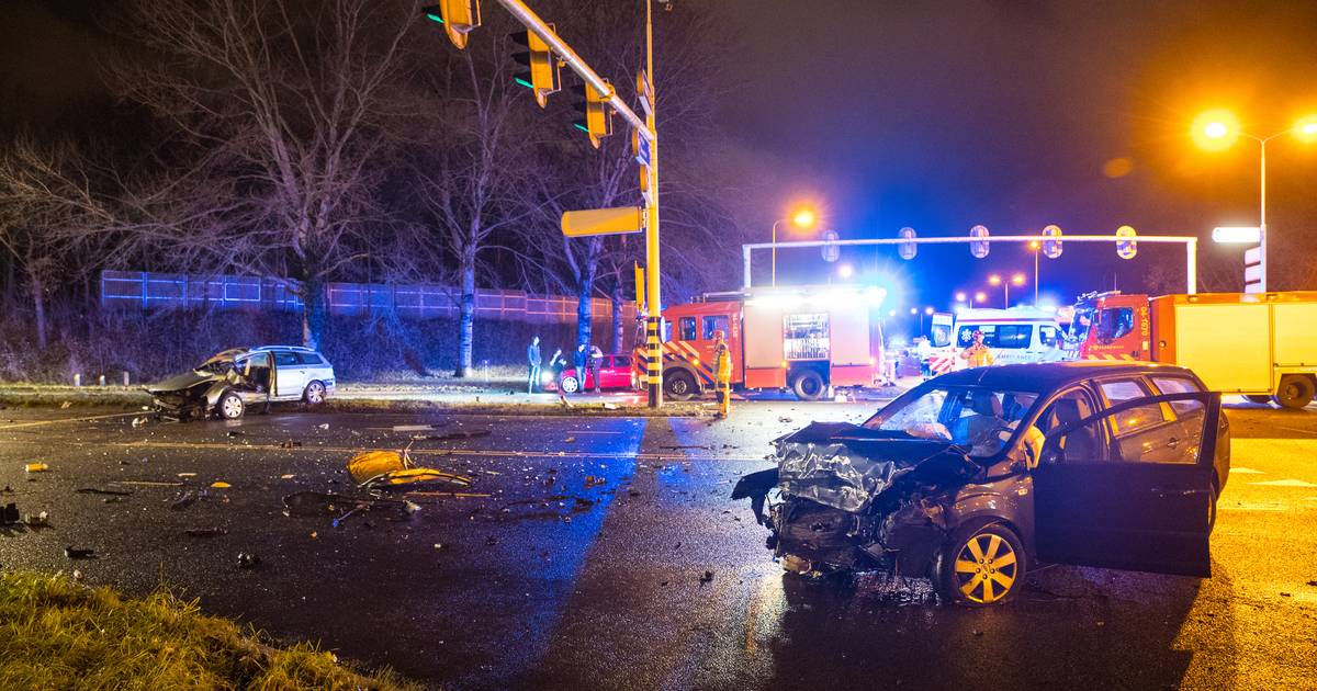 Ravage en gewonden bij botsing in Zwolle.