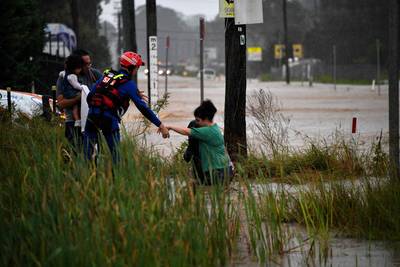 Evacuaties in Sydney vanwege overstromingen: hele huizen drijven weg