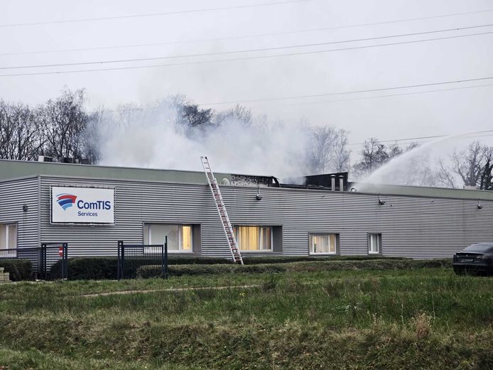 Grote industriebrand aan Dikberd in Herentals.