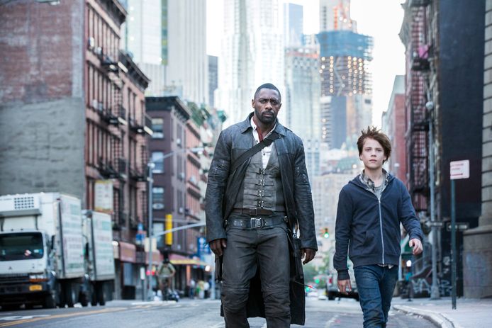 Roland (Idris Elba) en Jake (Tom Taylor) in New York