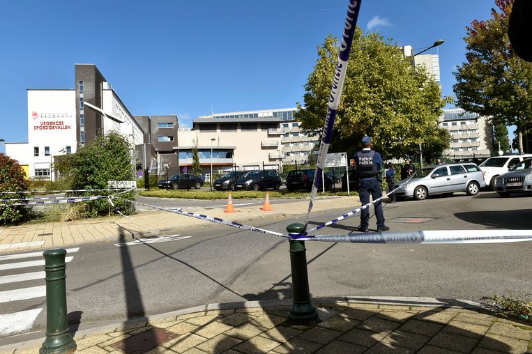 Brussels drama is even terug: twee agenten werden gisteren neergestoken door een ex-militair in Schaarbeek.  Beeld Photo News