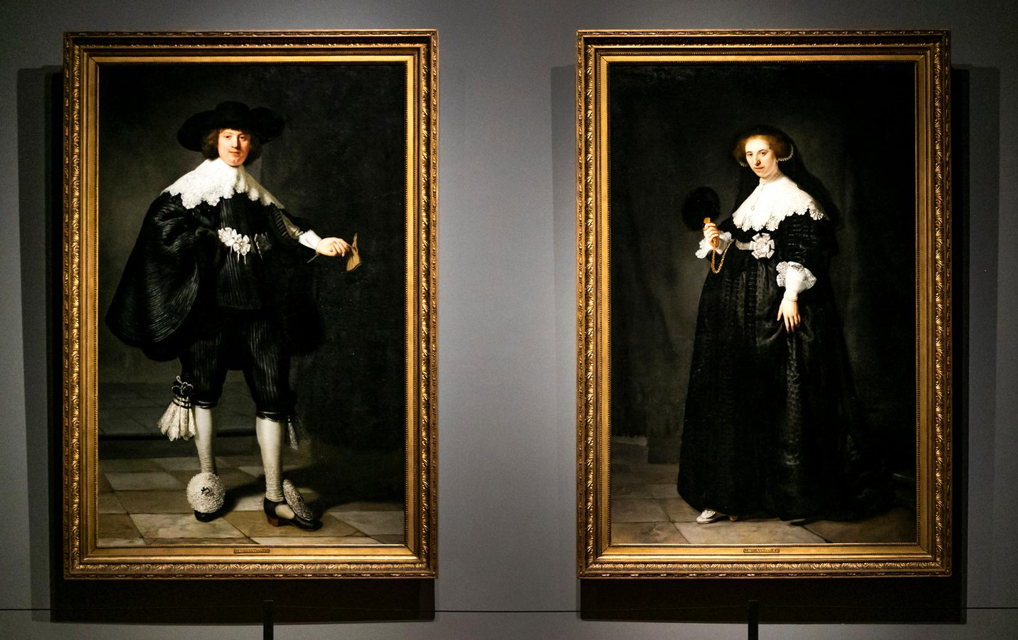 De schilderijen Marten en Oopjen van Rembrandt van Rijn werden door dezelfde eigenaren verkocht. Het Franse Louvre deelt de schilderijen met het Rijksmuseum.