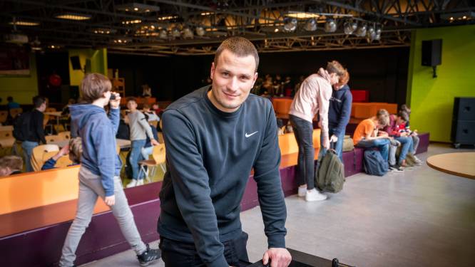 Jongerenwerker Bram hoopt snel een bekend gezicht te zijn op Bemmelse school: ‘In het hol van de leeuw’