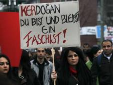 Plus de 20.000 personnes manifestent contre Erdogan en Allemagne