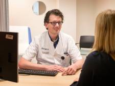 In de spreekkamer van de oncoloog: ‘Ik ben in wonderen gaan geloven’
