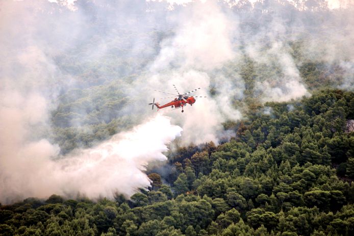 De bosbranden ten oosten van Athene maakten meer dan 90 doden.
