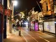 De Langestraat in de nacht.