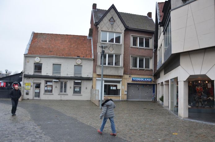 Het voormalige pand van cinema Nova- en later Videoland- gaat in april tegen de vlakte.