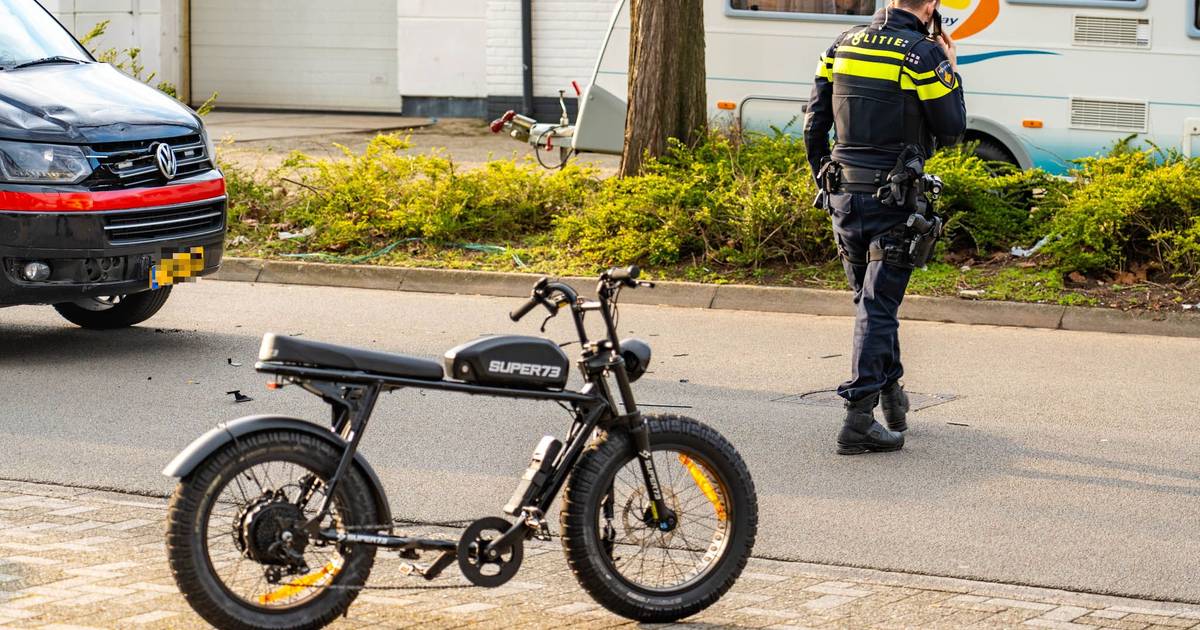 Jongen op fatbike gewond naar ziekenhuis na aanrijding in Harderwijk.