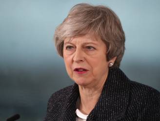 Theresa May belooft Noord-Ieren: "Nóóit een harde grens"