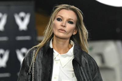 Nee, dit model op de catwalk in Parijs is niet Kate Moss: “Ik word dagelijks voor haar aangezien”