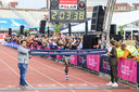 Tamirat Tola wint de Amsterdam Marathon bij de mannen.