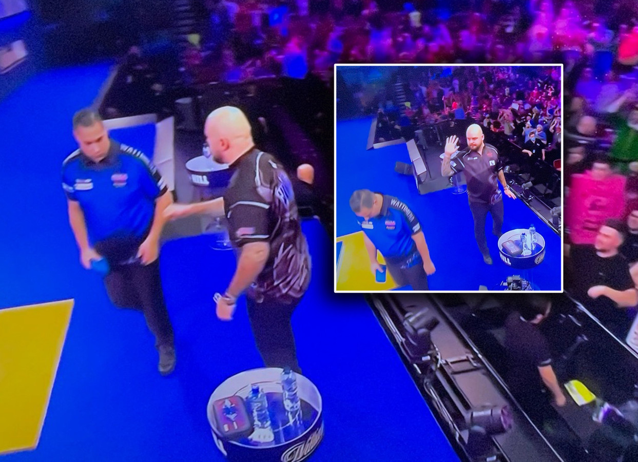 Jermaine Wattimena weigert de hand van Boris Koltsov.