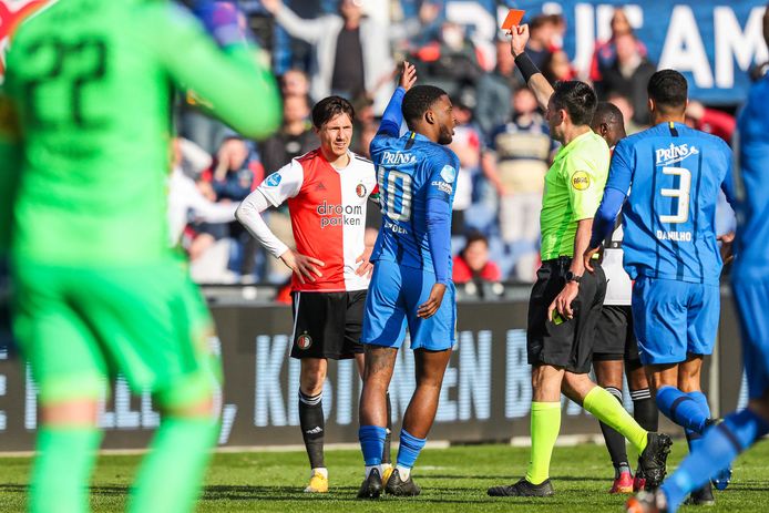 Feyenoord bijt zich stuk op Vitesse en verliest Berghuis ...