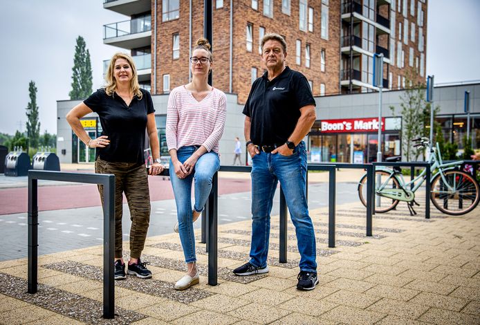 Drie ondernemers bij de Markt van Matena, vlnr: Jolanda Raven, Marieke van Tilburg en Theo Klaasman.