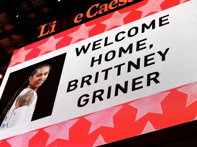 Brittney Griner raakt na vrijlating voor het eerst in tien maanden basketbal aan: “Ze gaat ongelofelijk goed met de situatie om, maar geef haar tijd”