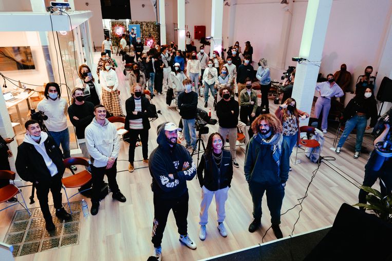Vijftig Brusselse jongeren volgden afgelopen weekend 'Wajow', de masterclass films en documentaires maken voor jongeren van Bilall Fallah en Adil El Arbi. Beeld Damon De Backer