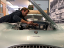 Geert Kistemaker kreeg de liefde voor klassieke auto’s met de paplepel ingegoten: ‘Mijn ouders hebben beiden een Morris Minor’