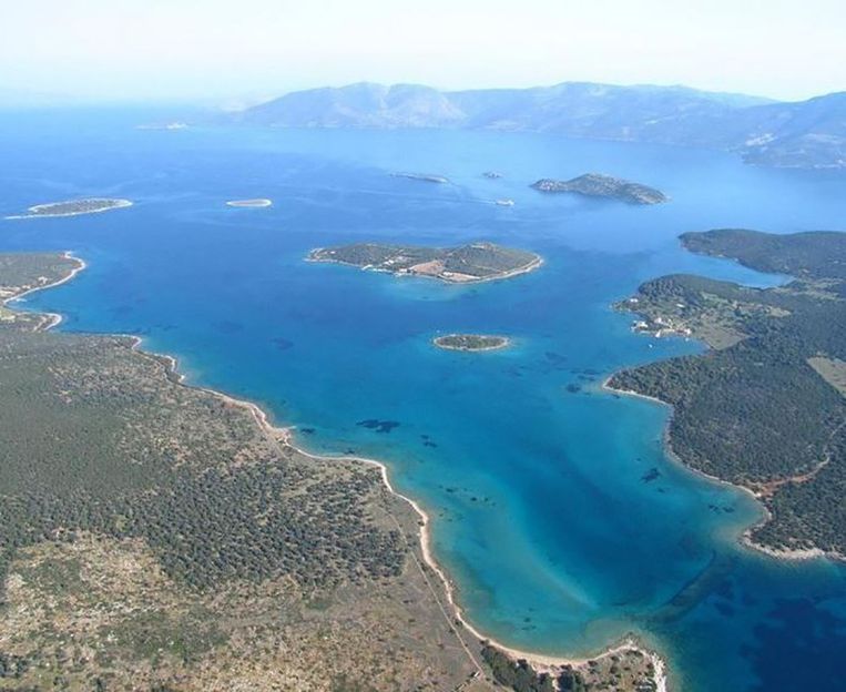 Een Grieks eiland dat te koop staat via de website van private islands online. Beeld screenshot