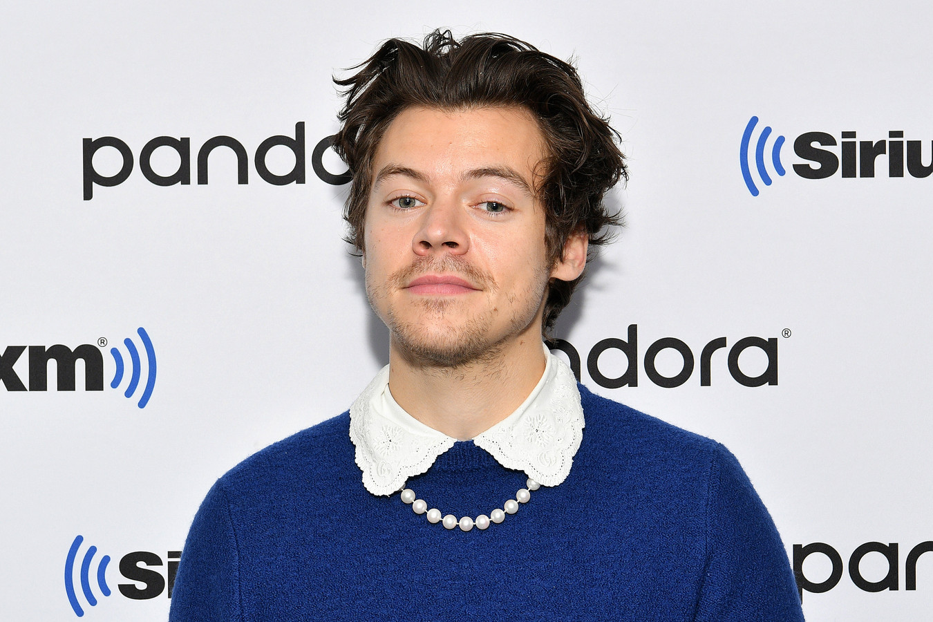 Na Alle Kritiek Om Zijn Jurk Harry Styles Slaat Terug Met Nieuwe Videoclip Foto Hln Be