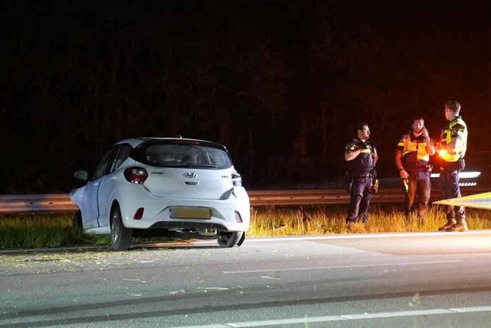 Twee auto's botsten op de A50 bij Herpen.