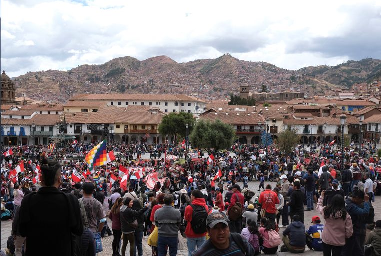 Demonstranten in Cuzco, het startpunt voor duizenden reizigers die naar Machu Picchu willen gaan. Beeld REUTERS