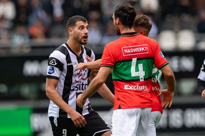 Sinan Bakis krijgt het aan de stok met Ivan Marquez van NEC en kan inrukken.
