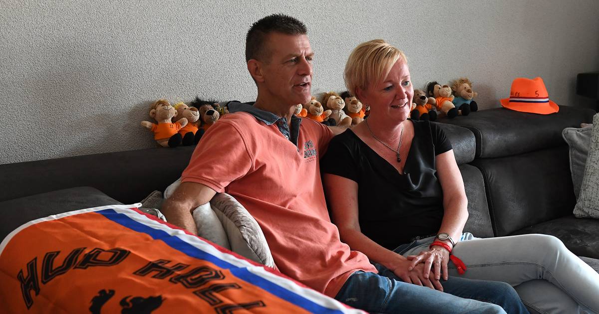 Familie Martens en Van Es trots op Lieke en Kika | EK VROUWENVOETBAL