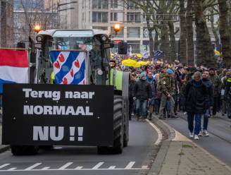 Duizenden mensen protesteren tegen coronabeleid in Amsterdam