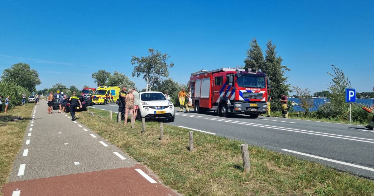 Botsingen op ‘toeristenroute’ tussen Blauwe Hand en Meppel: gewonde en veel schade.
