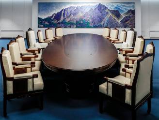 De tafel waar Noord- en Zuid-Korea elkaar vrijdag ontmoeten is precies 2,018 meter lang, en dat is geen toeval