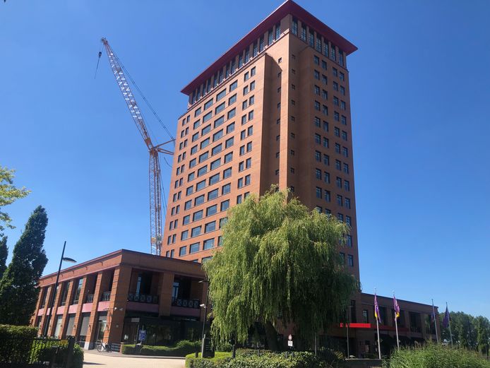 Hotel Houten biedt het komende opvang aan zestig asielzoekers, de eerste vier weken zijn het er nog iets meer: 135.