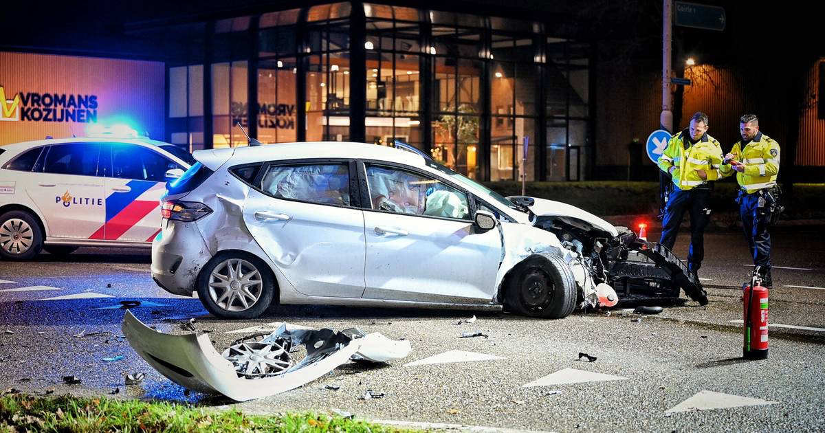 Ravage op kruising in Ede na aanrijding tussen twee personenauto’s.