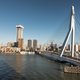 Aanvaring tussen boten bij Erasmusbrug: alle zes opvarenden watertaxi gered