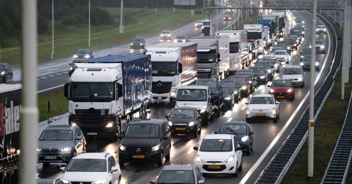 Vertraging op A12 naar Utrecht door ongeluk, weg inmiddels weer vrij.