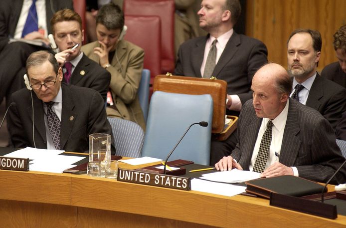 Negroponte als Amerikaans VN-ambassadeur na de invasie in Irak (2003).