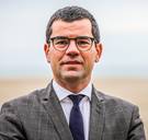 Sander Loones (N-VA) al tien jaar achtervolgd door fraude nadat hij eID-kaart voor camera's toonde